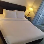 Golden Service Suite At Times Square Kl