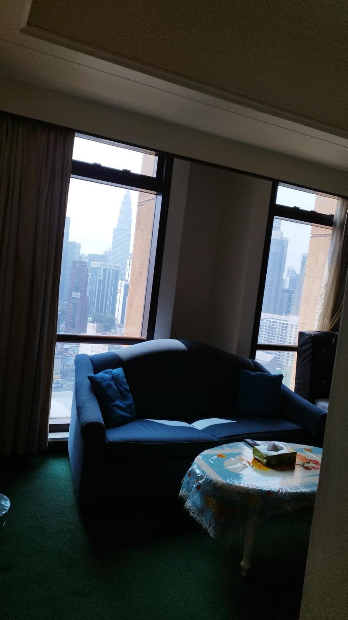 Golden Service At Times Square Kl Apartment *