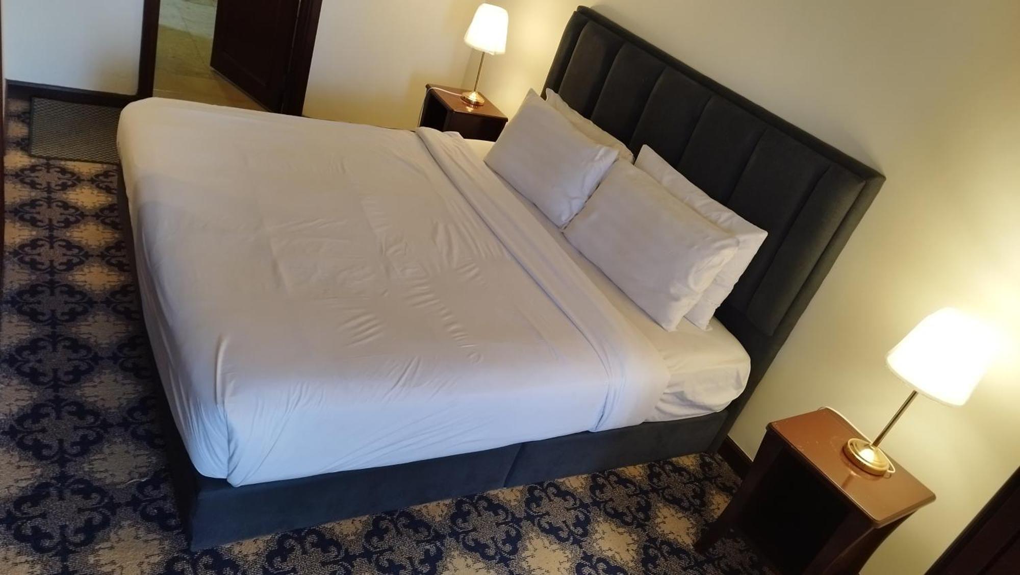 Golden Service At Times Square Kl Apartment