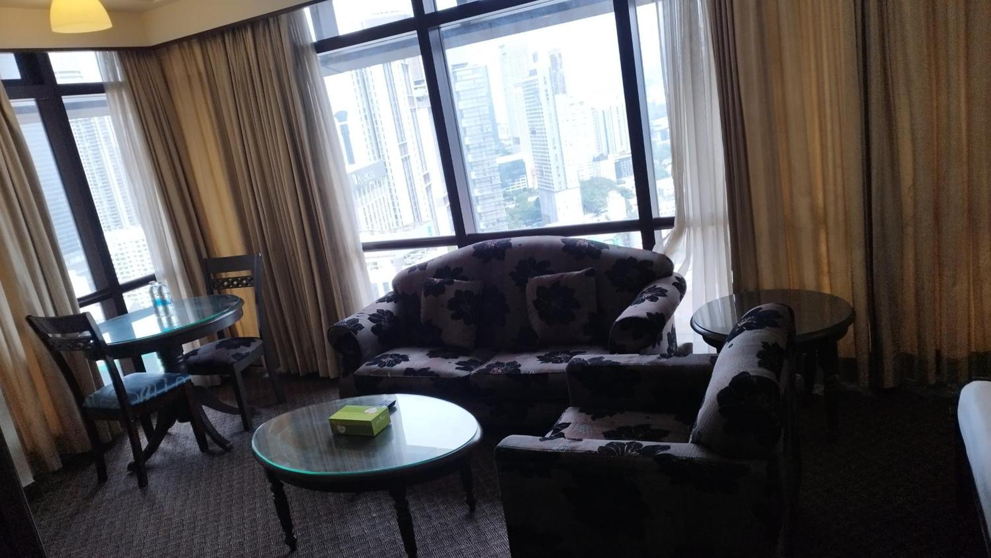 Golden Service At Times Square Kl Apartment *