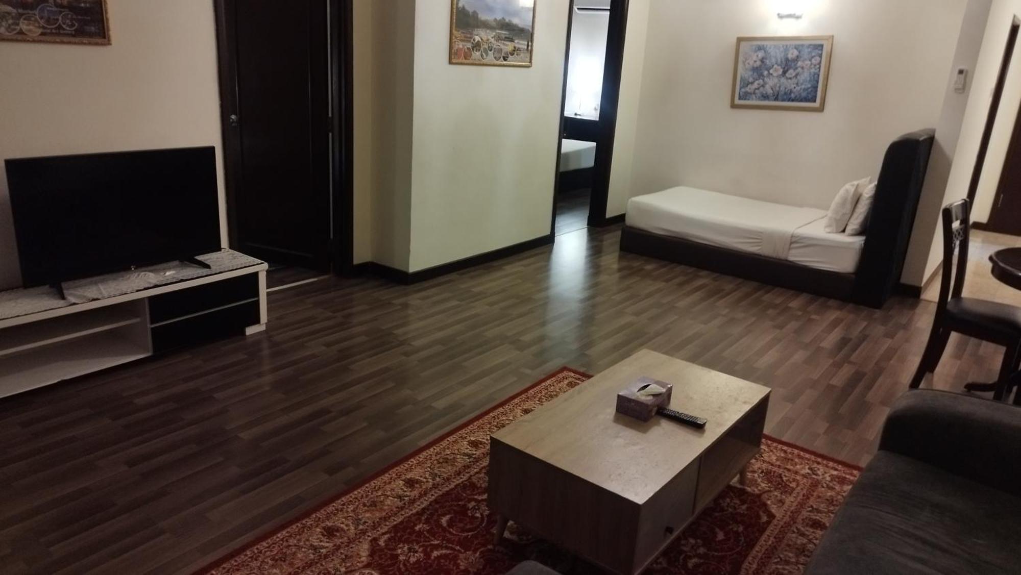 Golden Service At Times Square Kl Apartment *